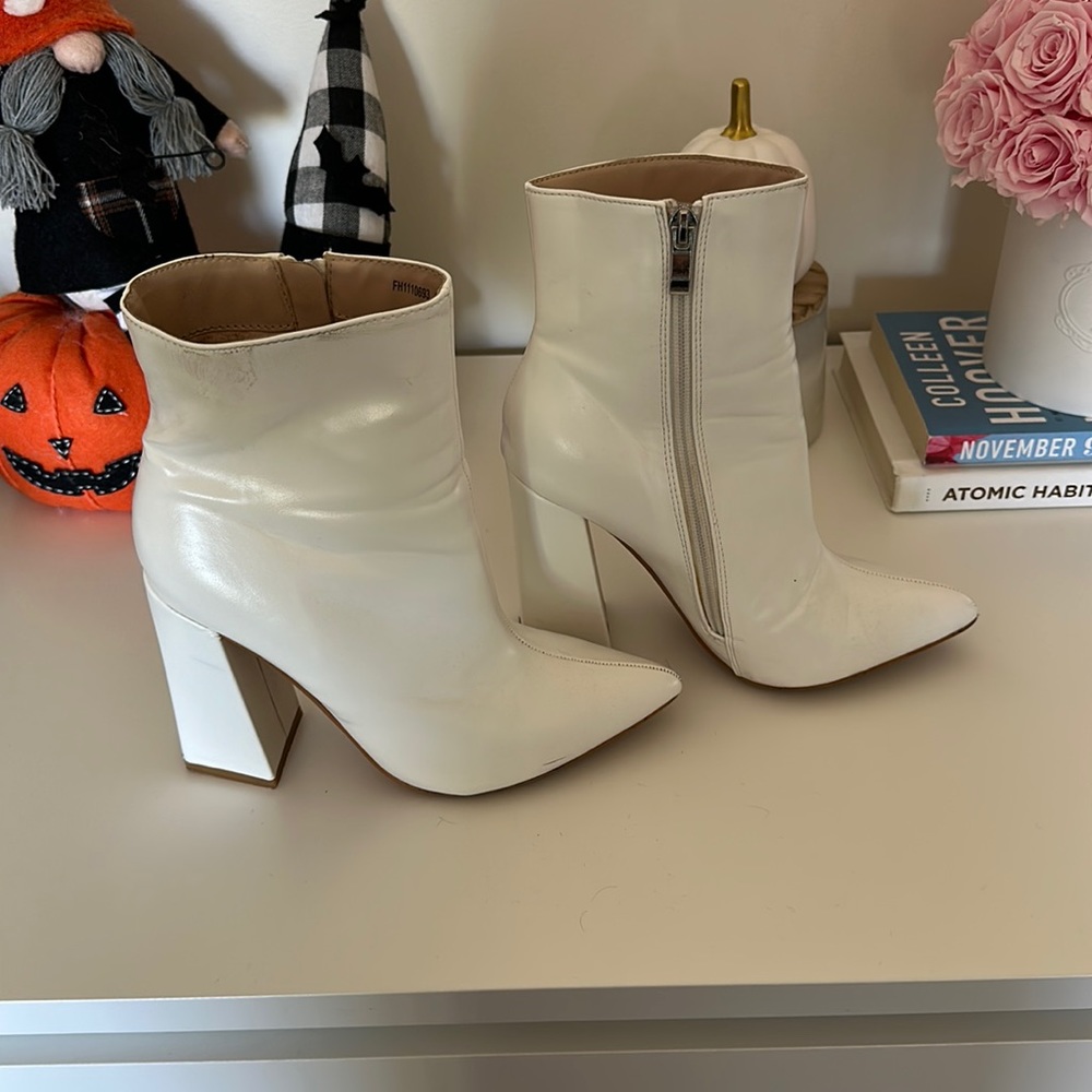 White Boots Pretty Little Thing Size 38